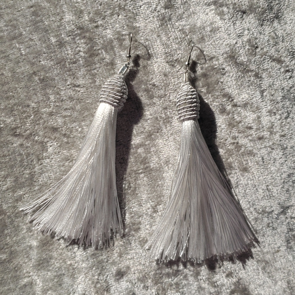 🎉3/$40🎉White Tassle Earings